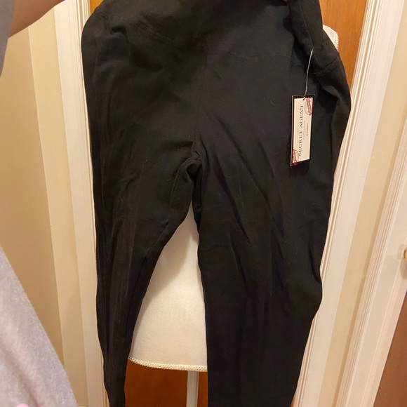 🔥💥1 available💥 *BRAND NEW* Black Capri leggings - Picture 3 of 8